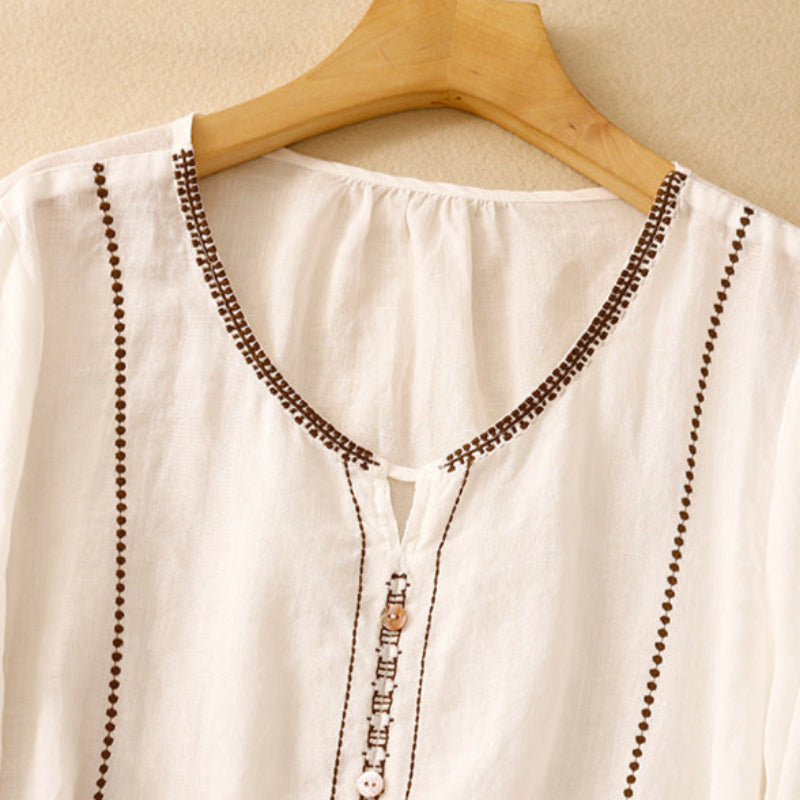 Blouse élégante à manches volantées, parfaite pour des occasions formelles. 2