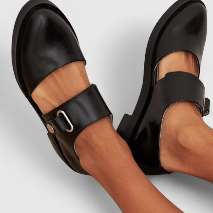 Chaussures femme élégantes au design classique, idéales pour les occasions formelles. 0