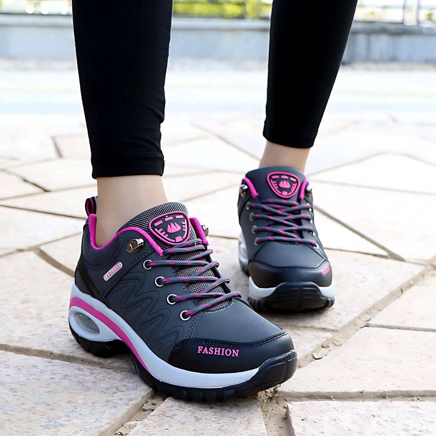 Chaussures orthopédiques élégantes, silhouette confort et soutien, adaptées pour un usage quotidien. 4
