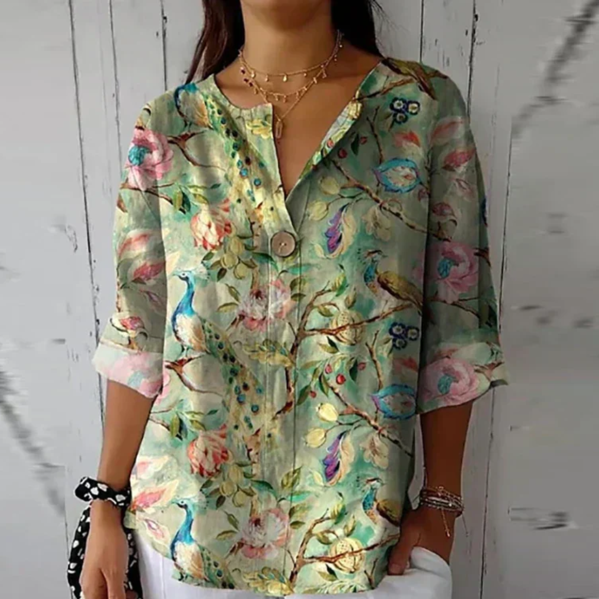 Chemisier femme chic à silhouette cintrée et col élégant. 6