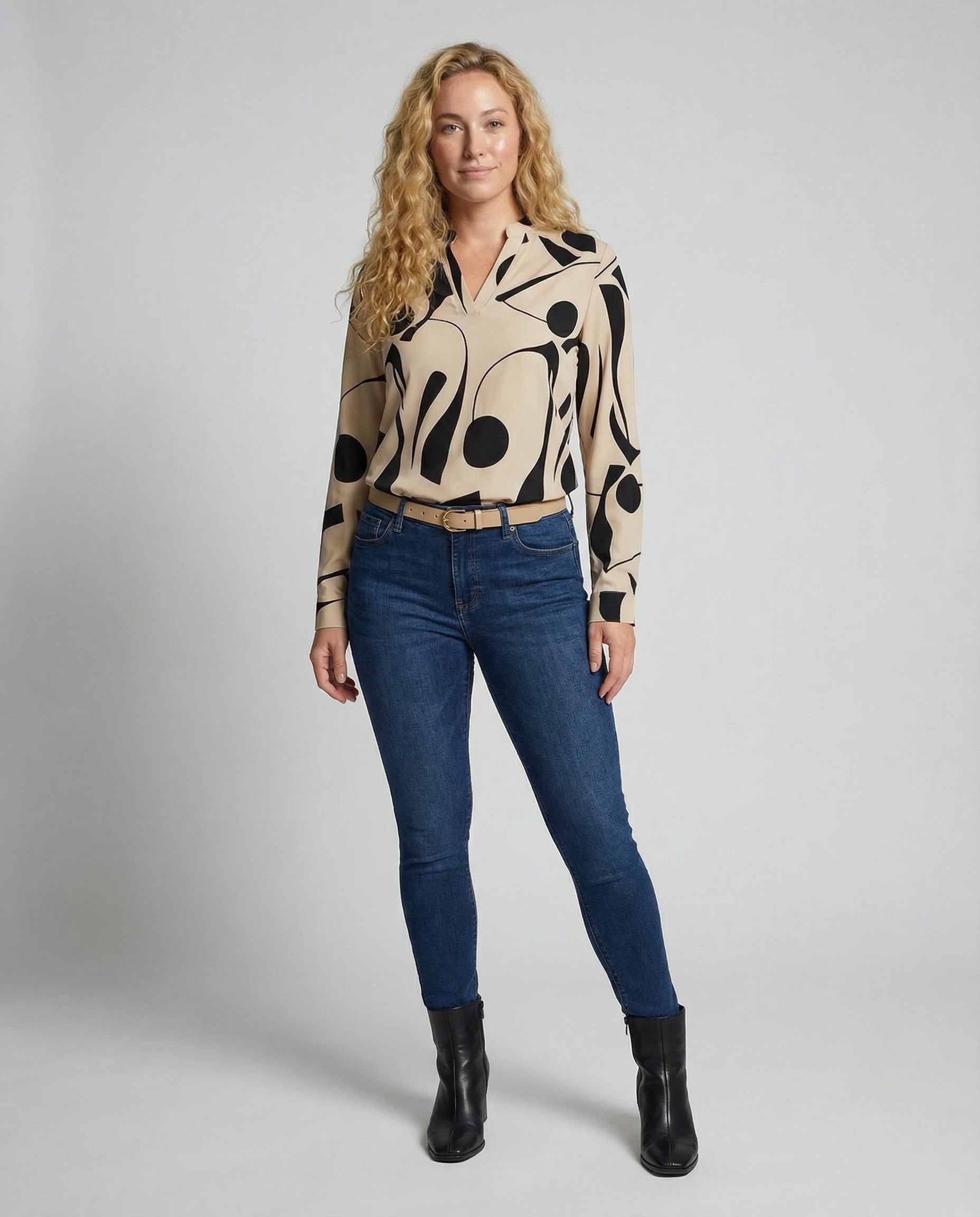 Chemisier femme chic, coupe confortable, manches longues, design moderne. - 2