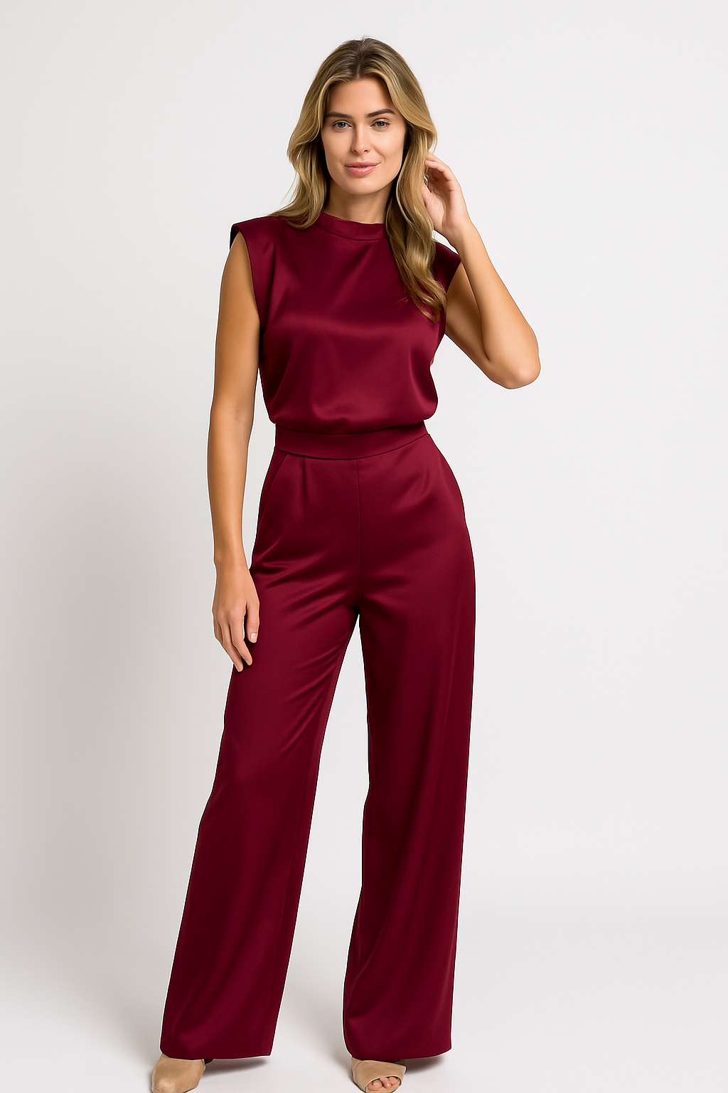 Combinaison femme chic à dos ouvert et jambes larges. - 2