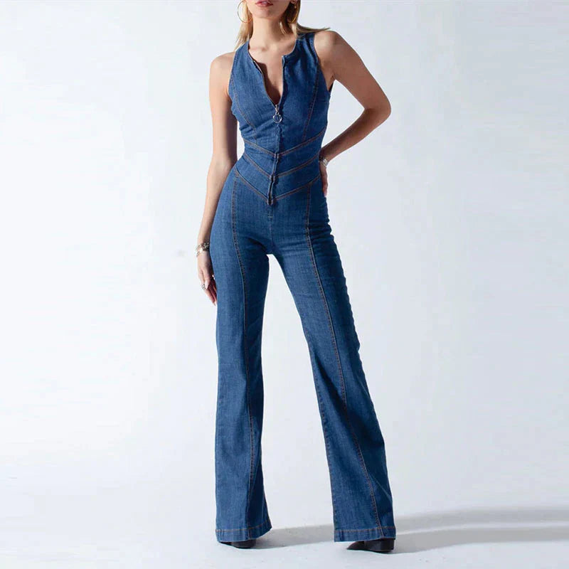 Combinaison femme chic, silhouette ajustée, dos nu en forme de cœur. - 1
