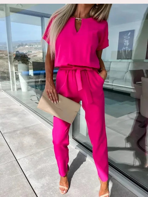 Combinaison femme chic, silhouette fluide, col en V, sans manches. - 6