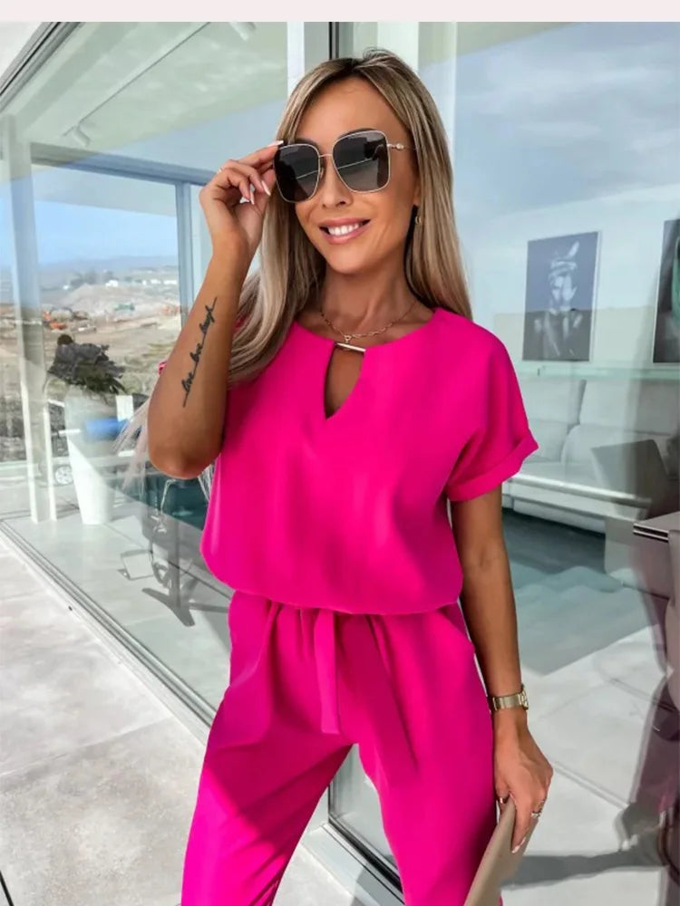 Combinaison femme chic, silhouette fluide, col en V, sans manches. - 7