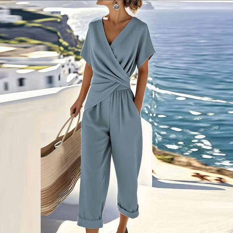 Ensemble femme composé d'un haut cache-cœur flatteur et d'un pantalon ajusté, parfait pour une tenue chic. 1