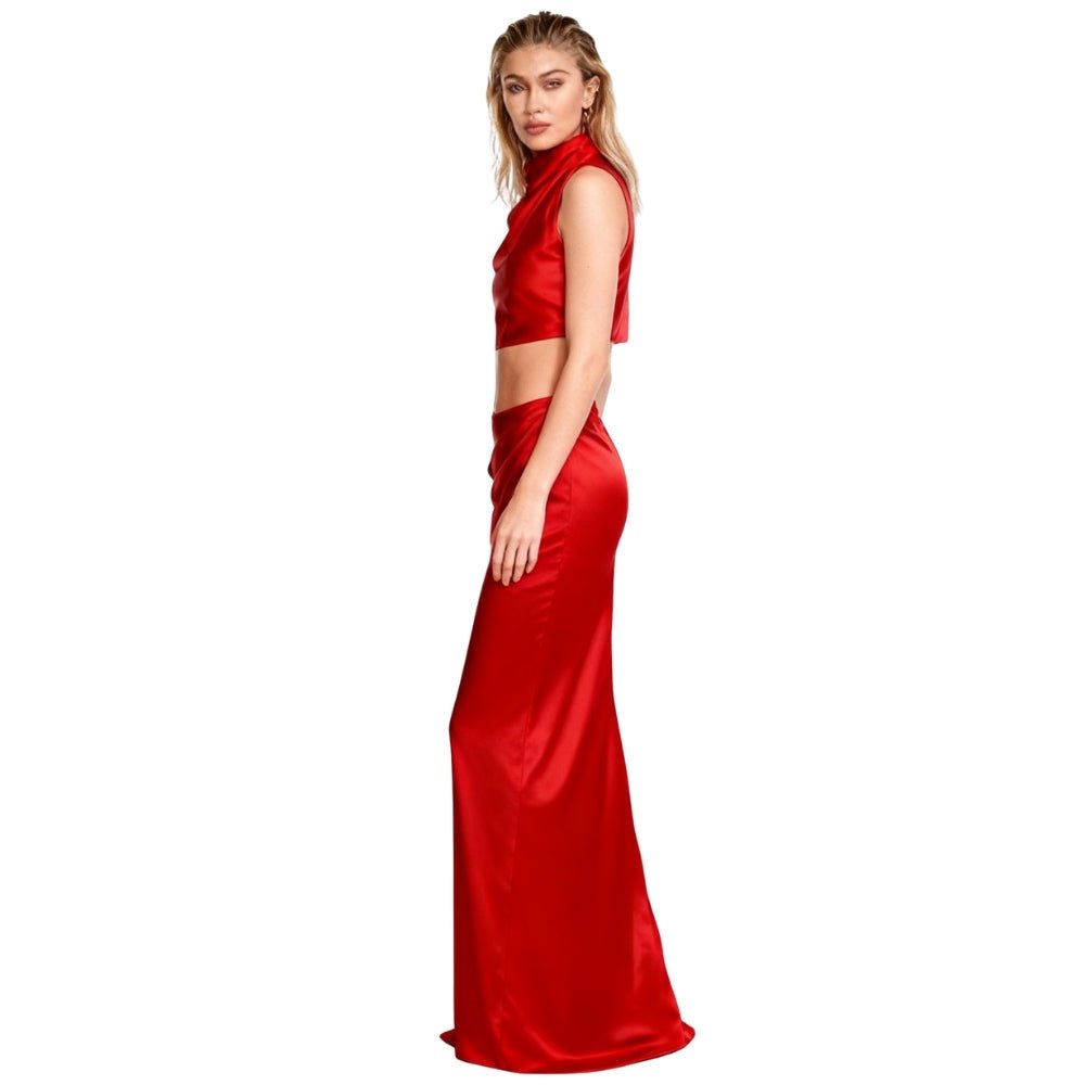 Ensemble élégant avec décolleté drapé et dos ouvert. 5