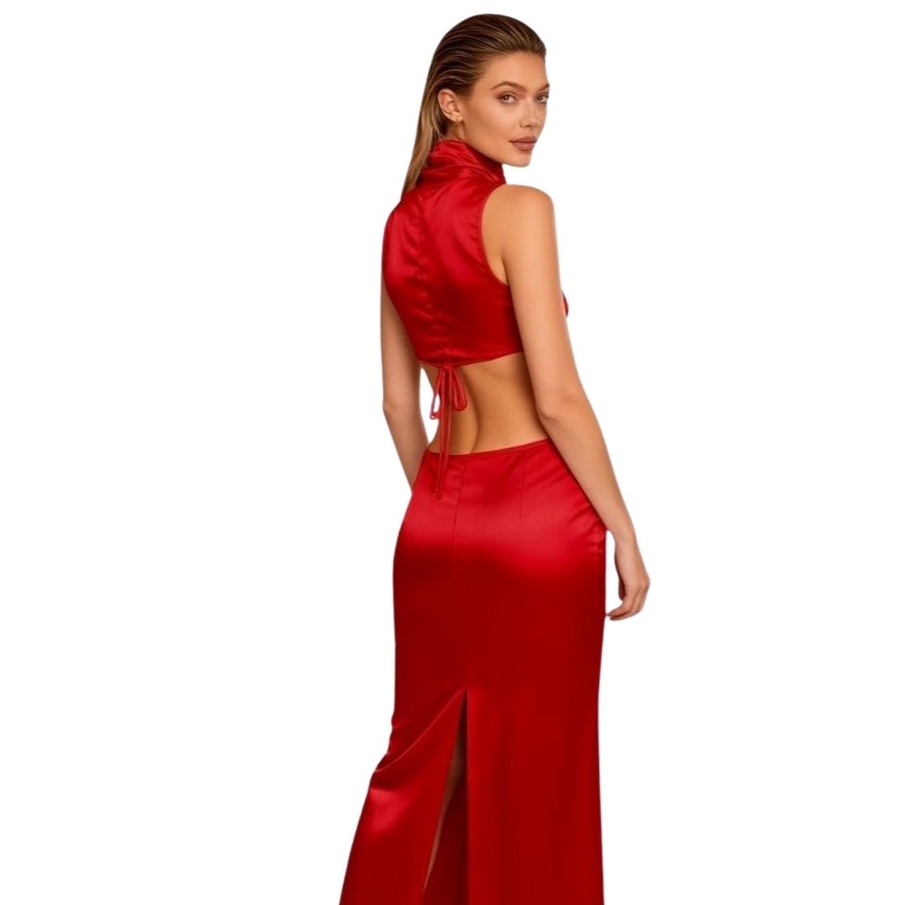 Ensemble élégant avec décolleté drapé et dos ouvert. 6