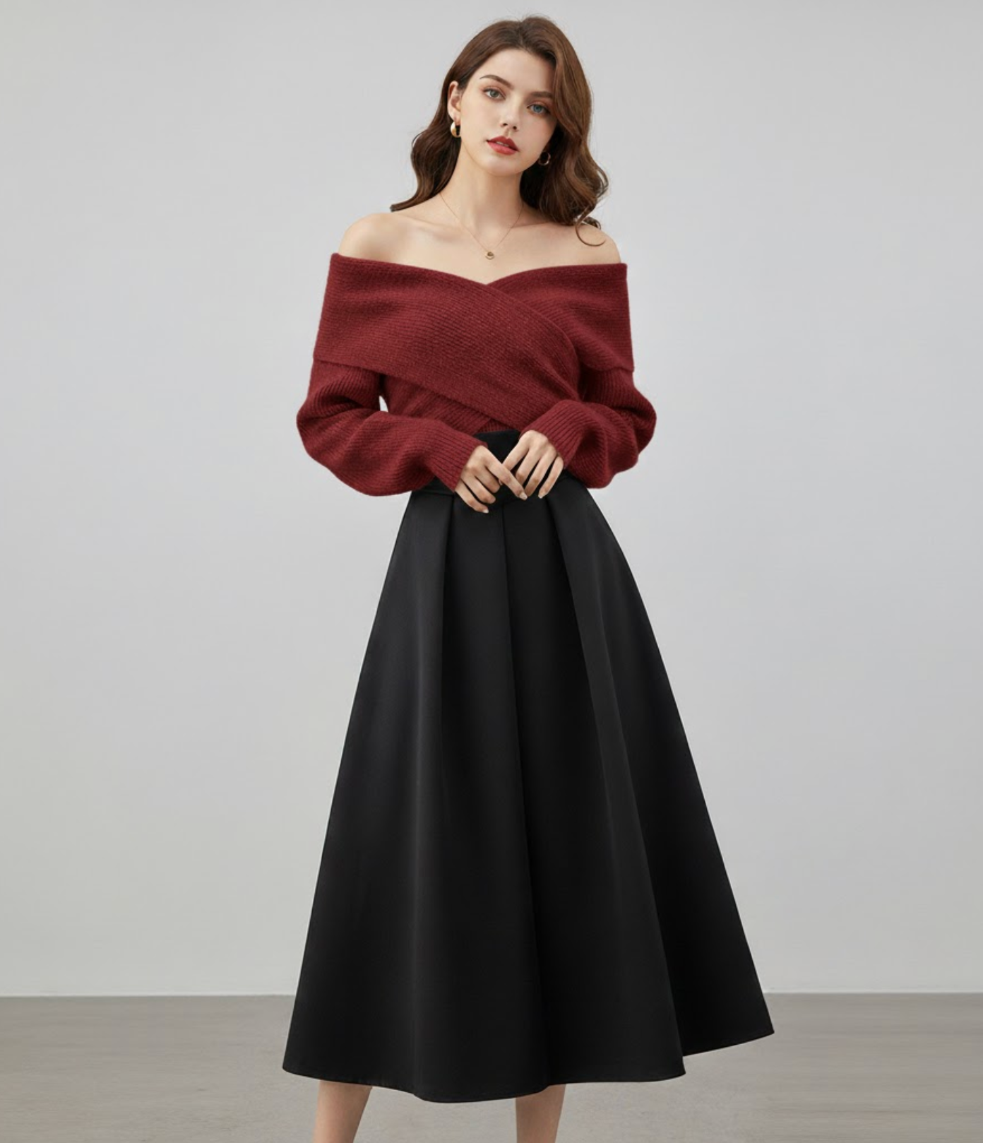 Ensemble tailleur femme, épaules dénudées, silhouette cintrée. - 2