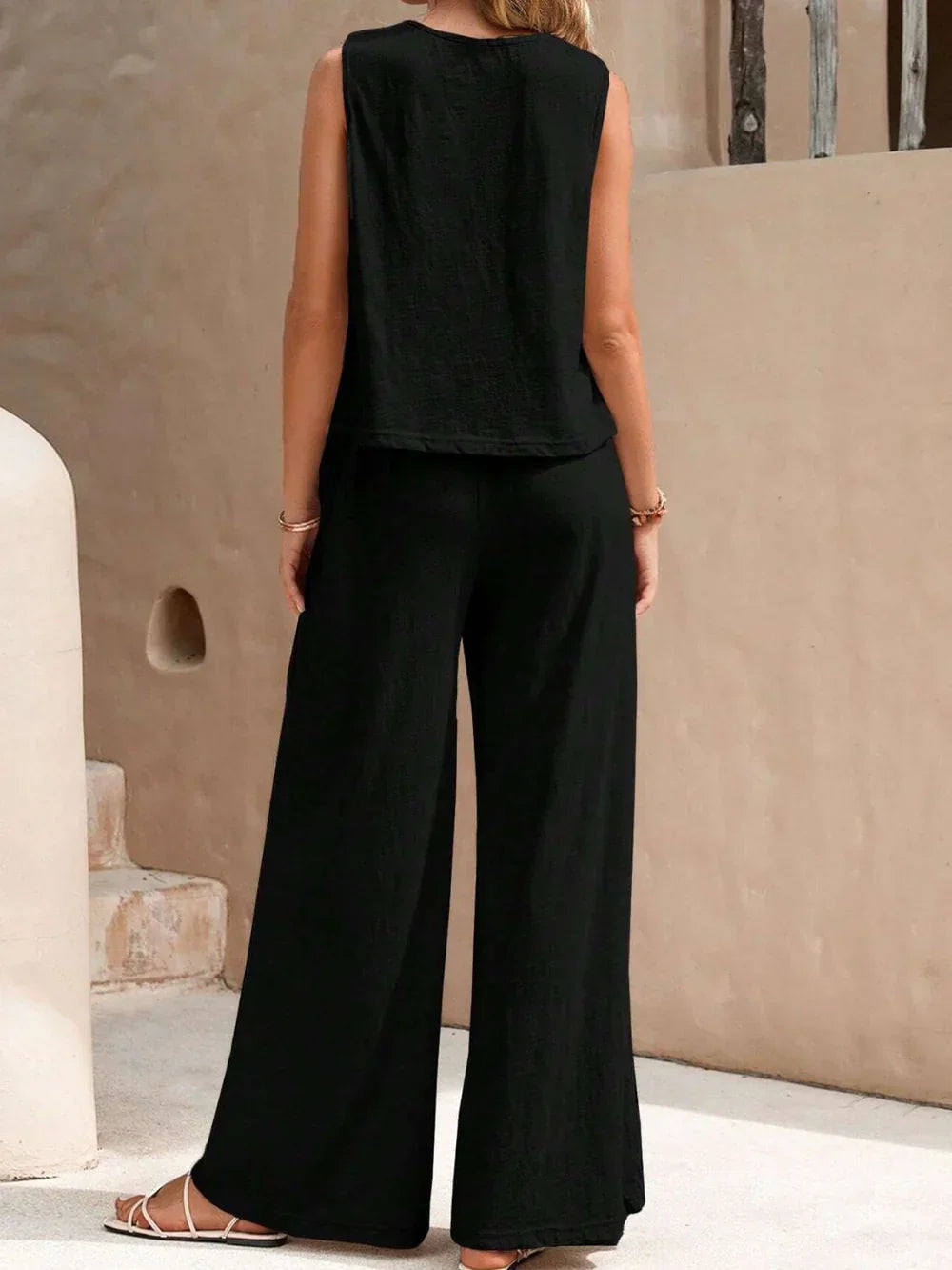 Ensemble tailleur femme, haut fluide et pantalon large élégant. - 7