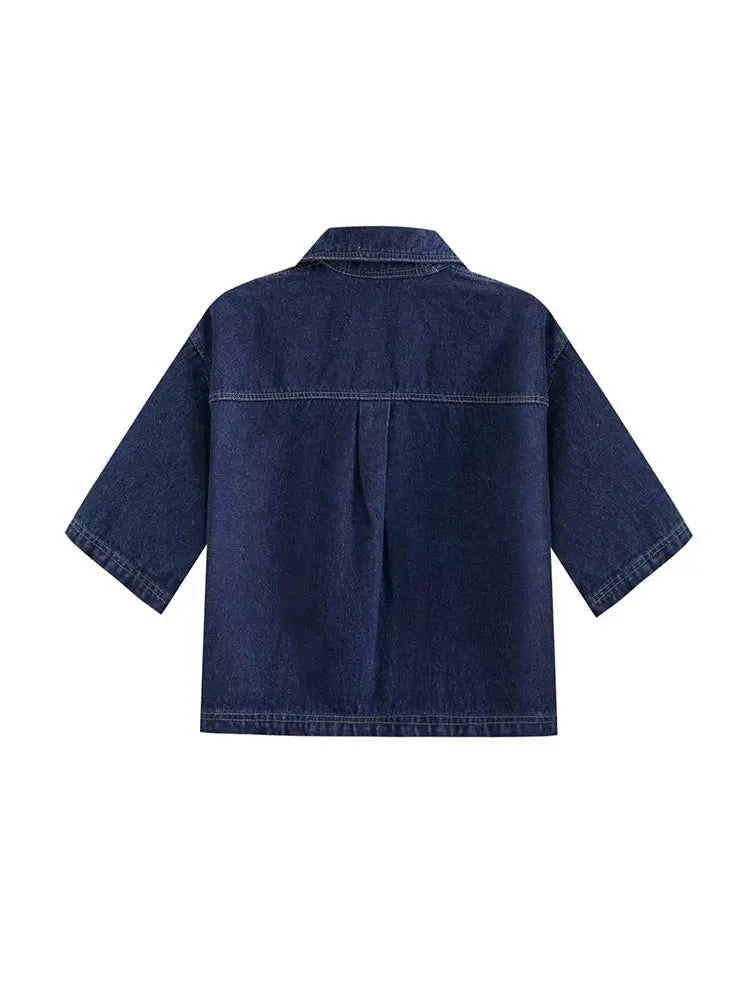 Haut en jean femme, silhouette décontractée et moderne. - 4