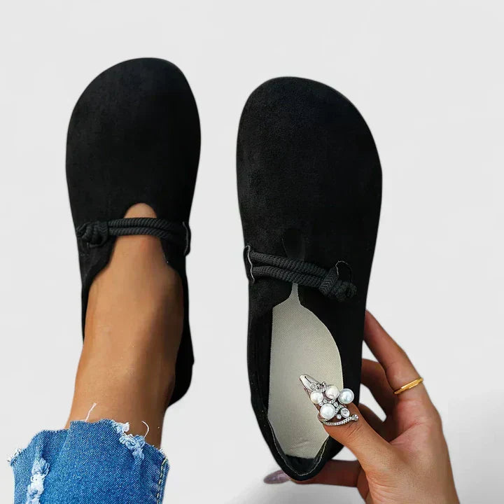 Mocassins élégants, silhouette raffinée, style chic. 1