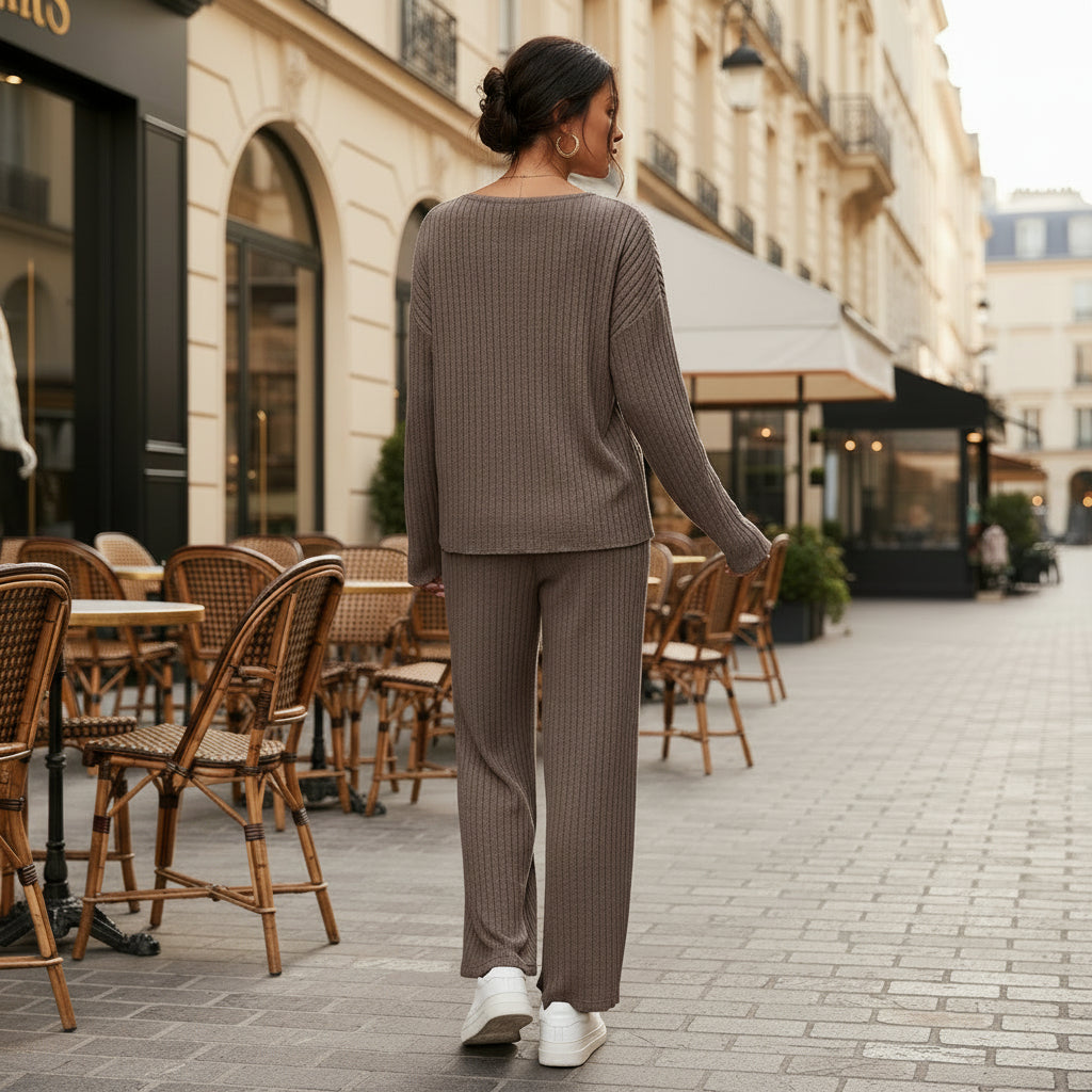 Ensemble de détente femme, coupe décontractée, style moderne. - 4