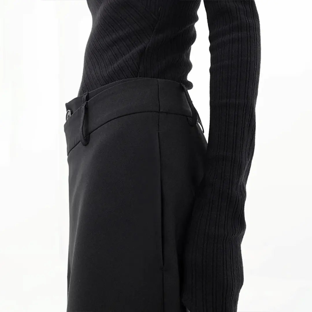 Pantalon femme asymétrique, silhouette ajustée. - 6