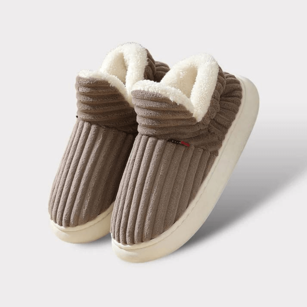 Pantoufles femme, design douillet, antidérapantes, confort optimal. 8