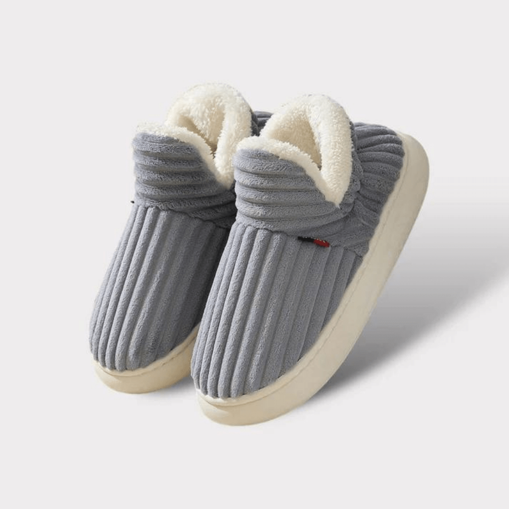 Pantoufles femme, design douillet, antidérapantes, confort optimal. 9