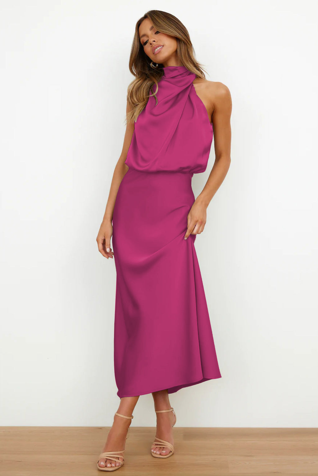 Robe longue femme à col halter élégant, parfaite pour des soirées estivales. - 11