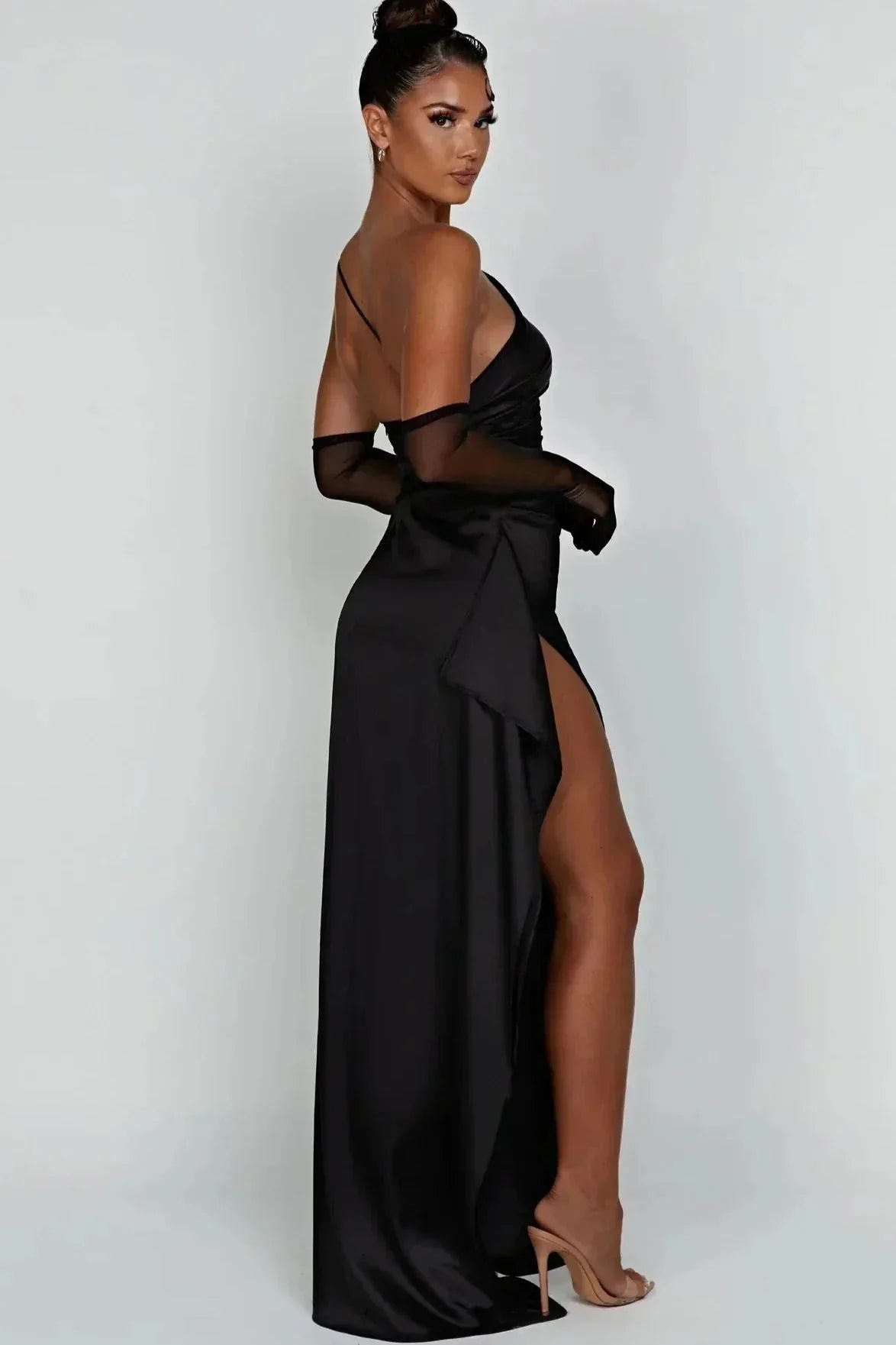 Robe maxi femme avec design asymétrique et fente haute. - 4
