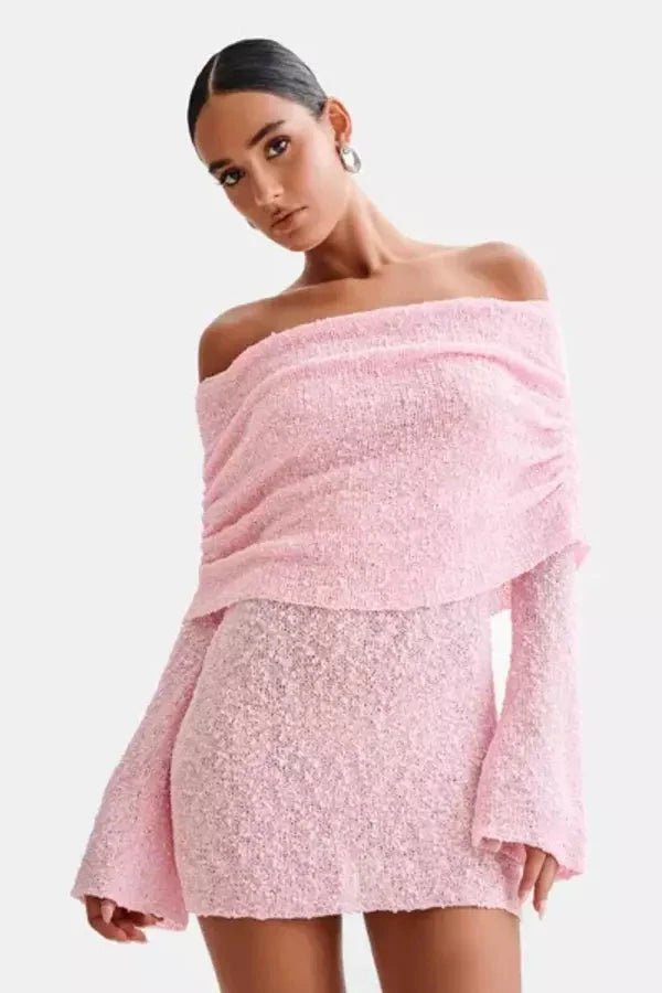 Robe à épaules dénudées, silhouette moderne et élégante, idéale pour des occasions formelles. 7