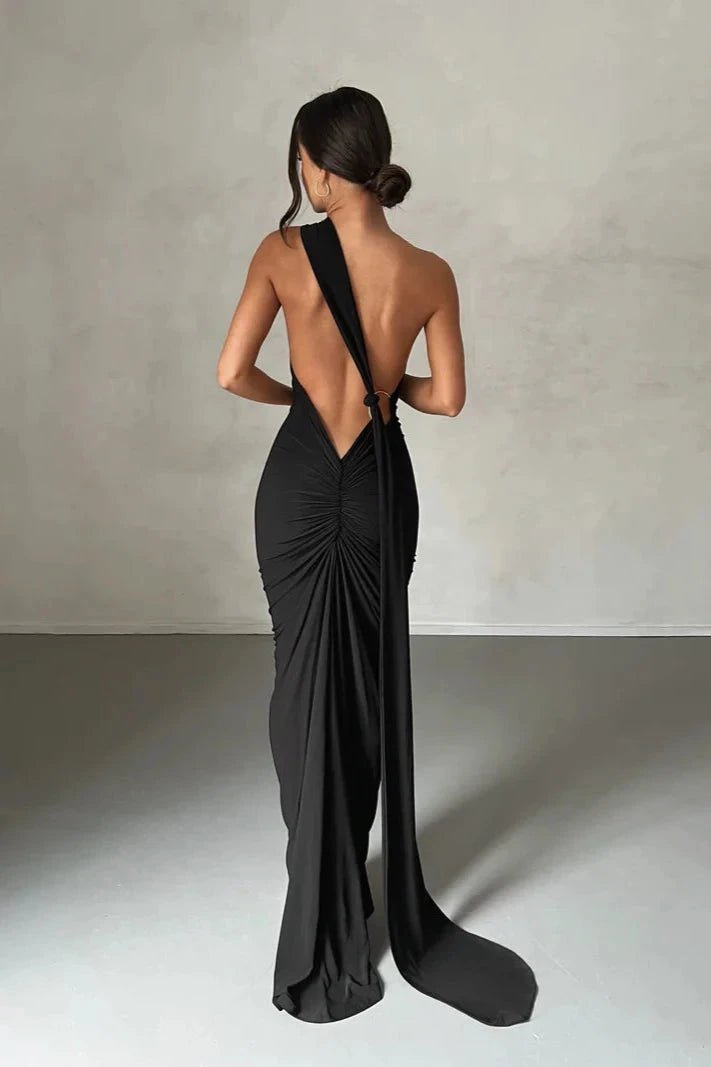 Robe asymétrique au dos nu élégante. 3