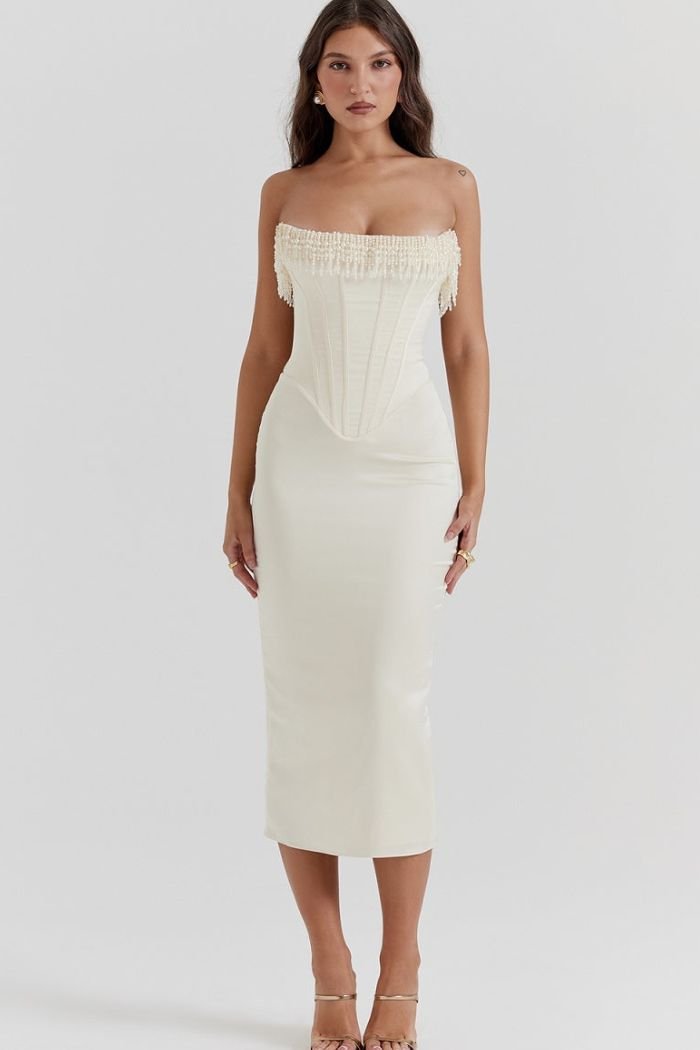 Robe bustier chic, silhouette cintrée, idéale pour des occasions élégantes. 0