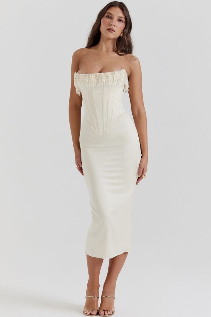 Robe bustier chic, silhouette cintrée, idéale pour des occasions élégantes. 2