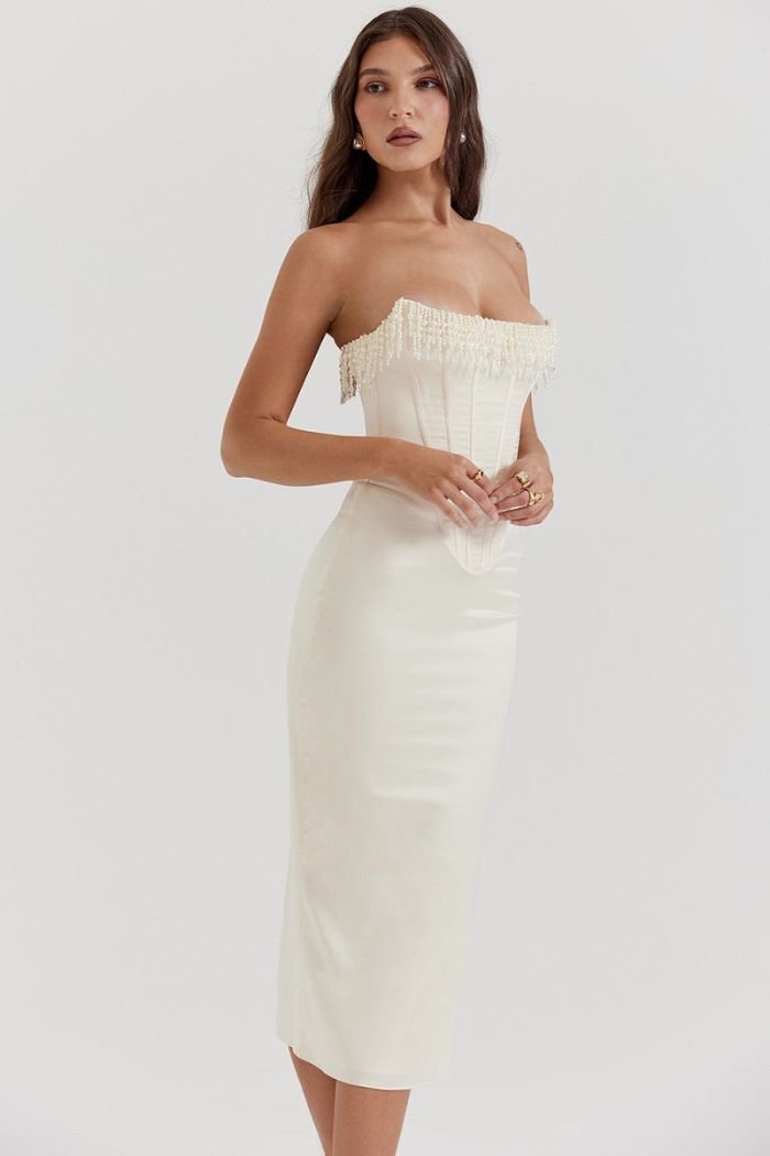 Robe bustier chic, silhouette cintrée, idéale pour des occasions élégantes. 3