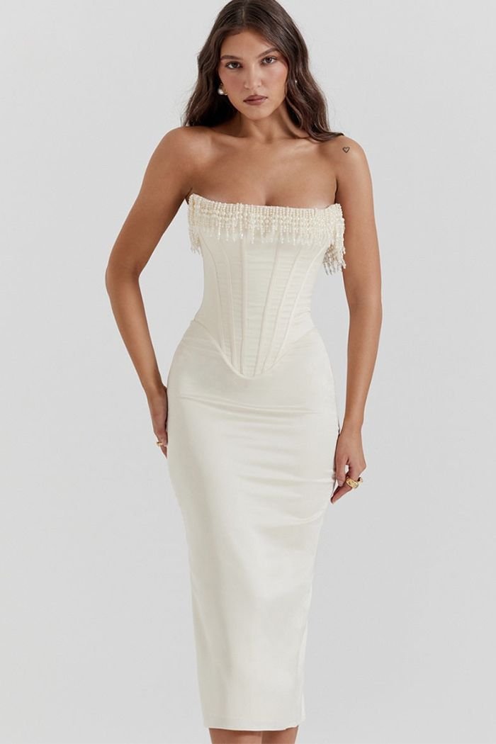Robe bustier chic, silhouette cintrée, idéale pour des occasions élégantes. 5
