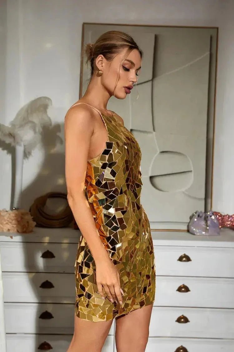 Robe chic à silhouette audacieuse avec embellissements. 3