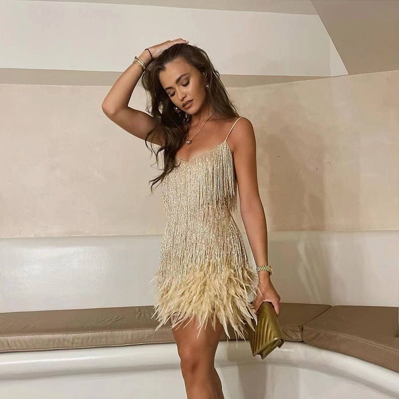 Robe de cocktail près du corps, élégante pour soirées chics. - 5