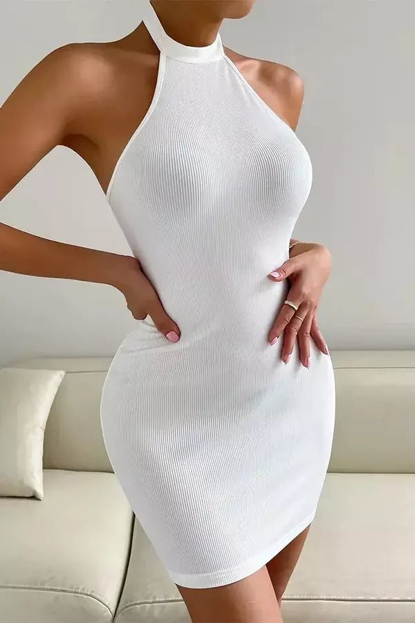 Robe dos nu au col montant élégant. 5