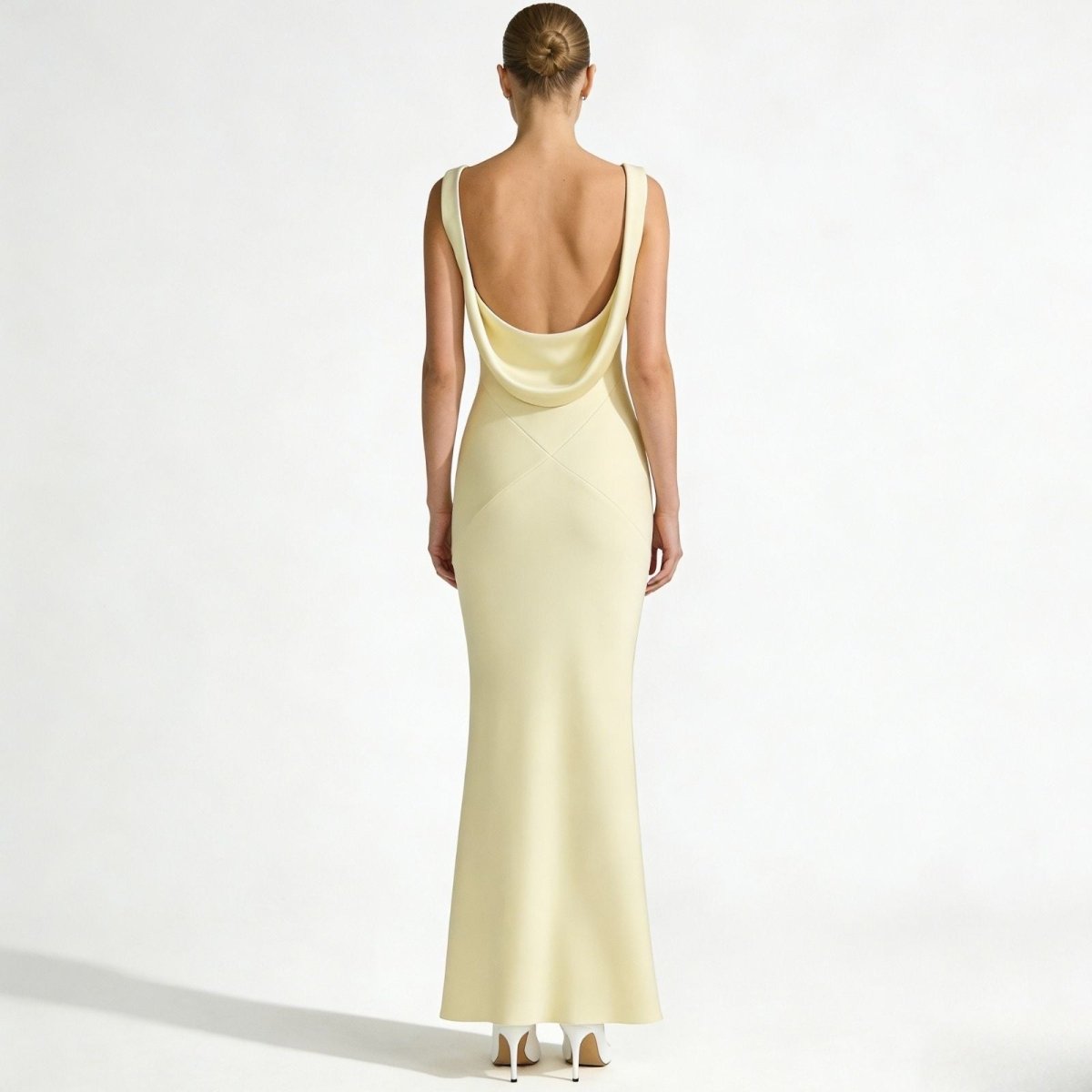 Elegant backless dress with a sculpted silhouette for evening occasions. 2