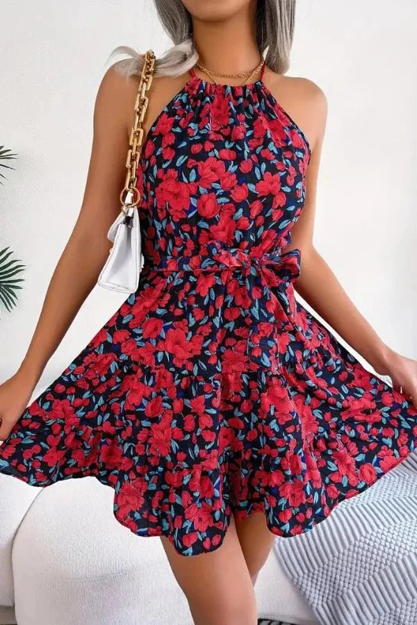 Robe élégante à dos nu avec volants, silhouette fluide. 1