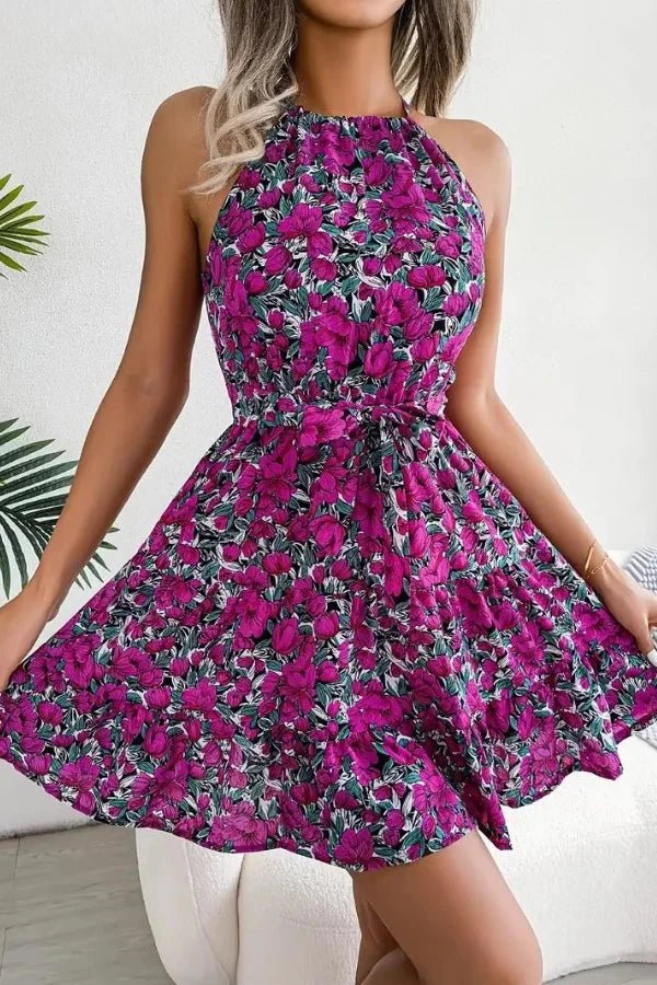Robe élégante à dos nu avec volants, silhouette fluide. 11