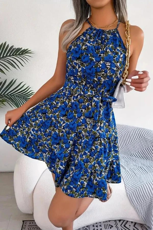 Robe élégante à dos nu avec volants, silhouette fluide. 8