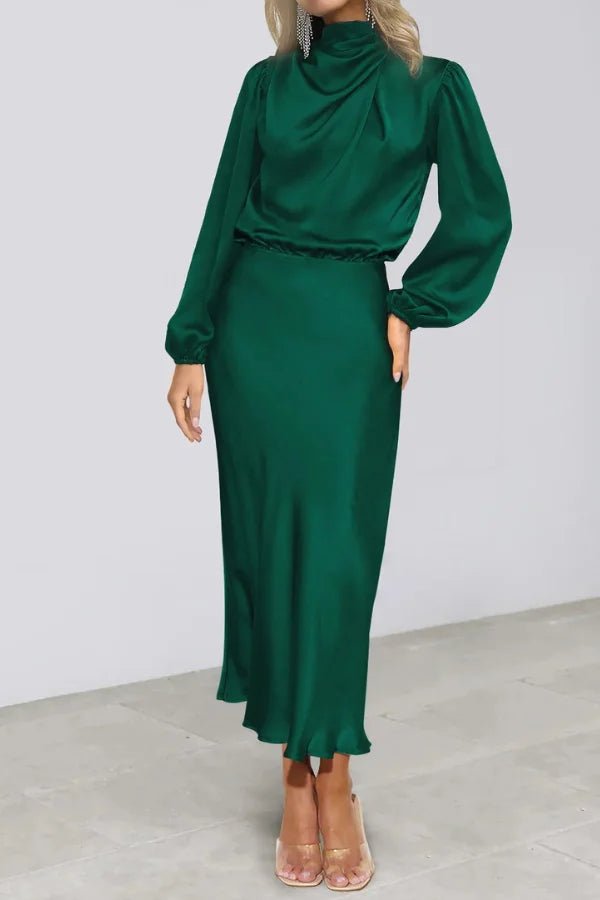 Robe élégante à demi-col roulé avec détails pliés. 5