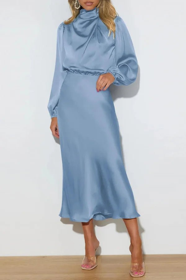 Robe élégante à demi-col roulé avec détails pliés. 9