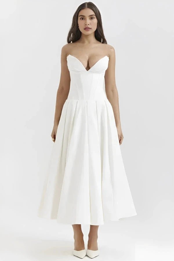 Robe évasée avec corsage sculpté, idéale pour les occasions formelles. 0