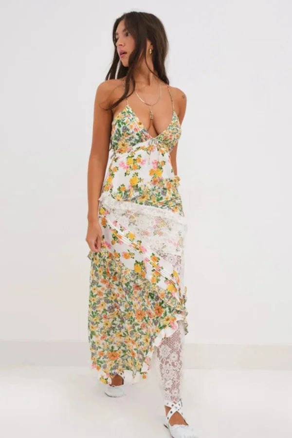 Robe évasée avec décolleté plongeant et détails de volants. 0