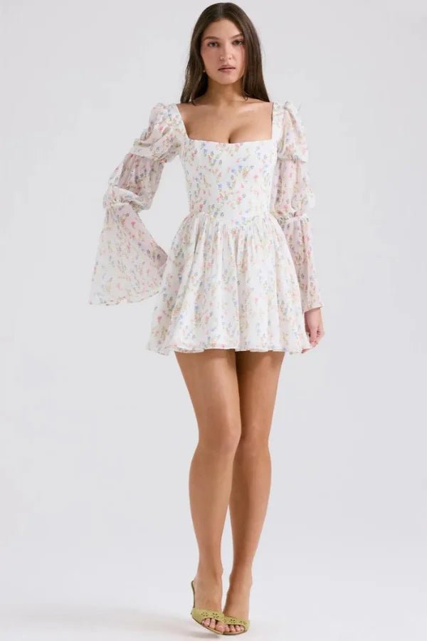 Robe évasée avec manches légères et imprimé floral. 1