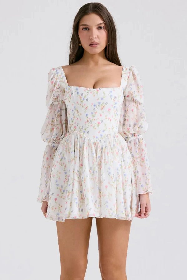 Robe évasée avec manches légères et imprimé floral. 4