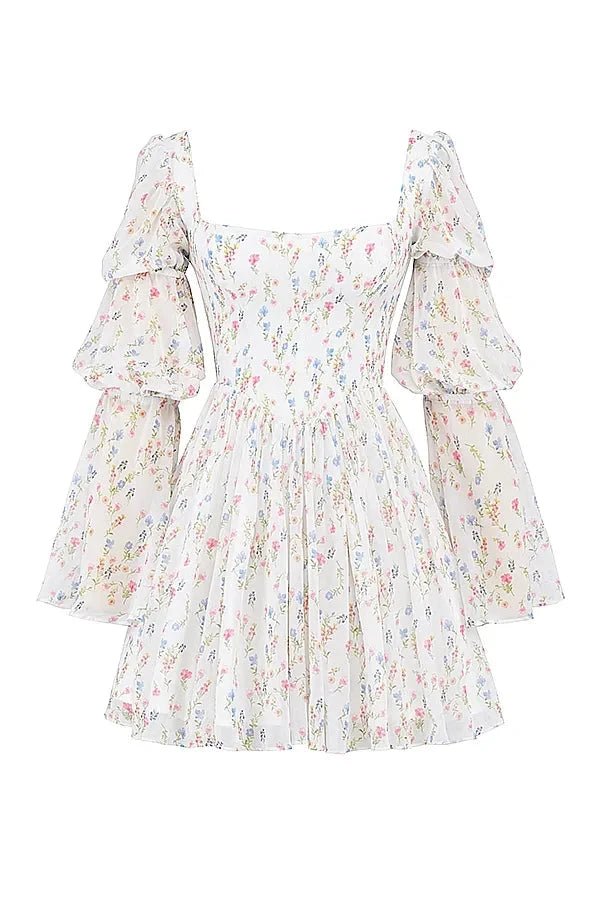 Robe évasée avec manches légères et imprimé floral. 7