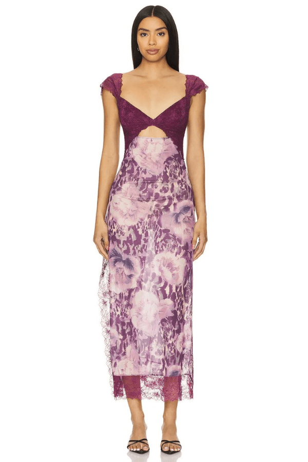 Robe fourreau avec imprimés floraux et détails en dentelle élégante. 17