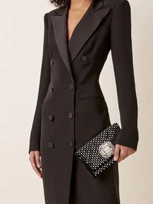 Robe longue élégante avec col smoking et fente. - 2