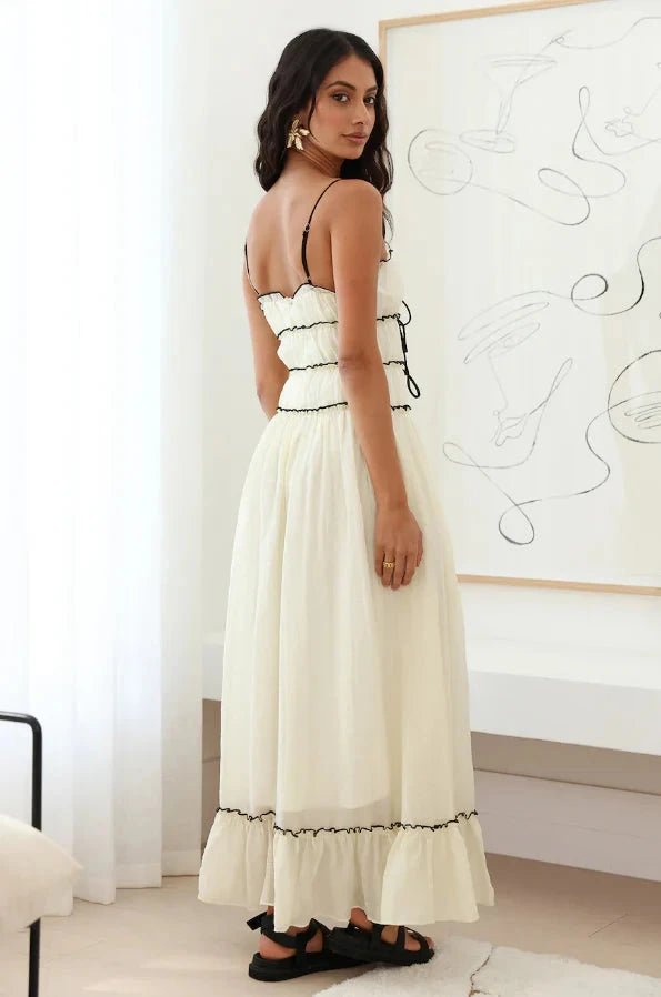 Robe longue à volants, silhouette fluide et élégante, idéale pour des occasions formelles. 8