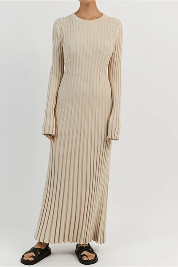 Robe longue élégante avec volants et manches longues, idéale pour les soirées d'été. 7