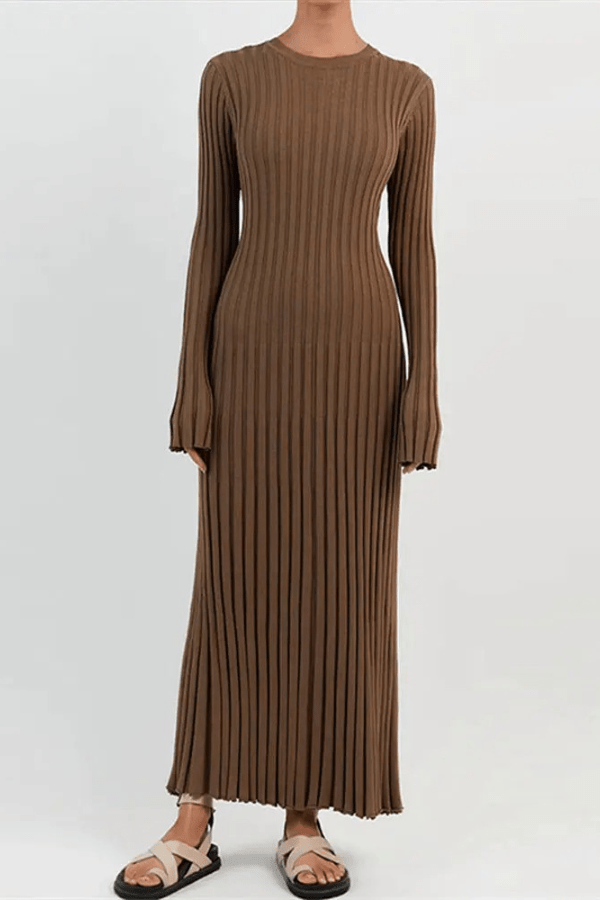 Robe longue élégante avec volants et manches longues, idéale pour les soirées d'été. 8
