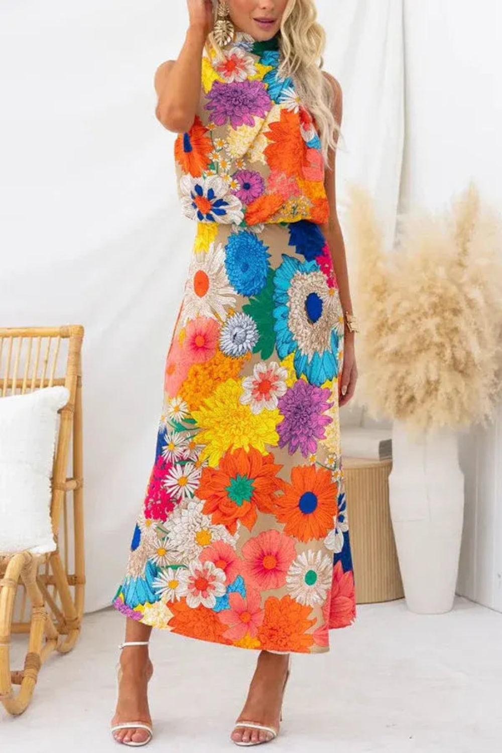 Robe longue femme, dos nu, style floral vibrant. - 3