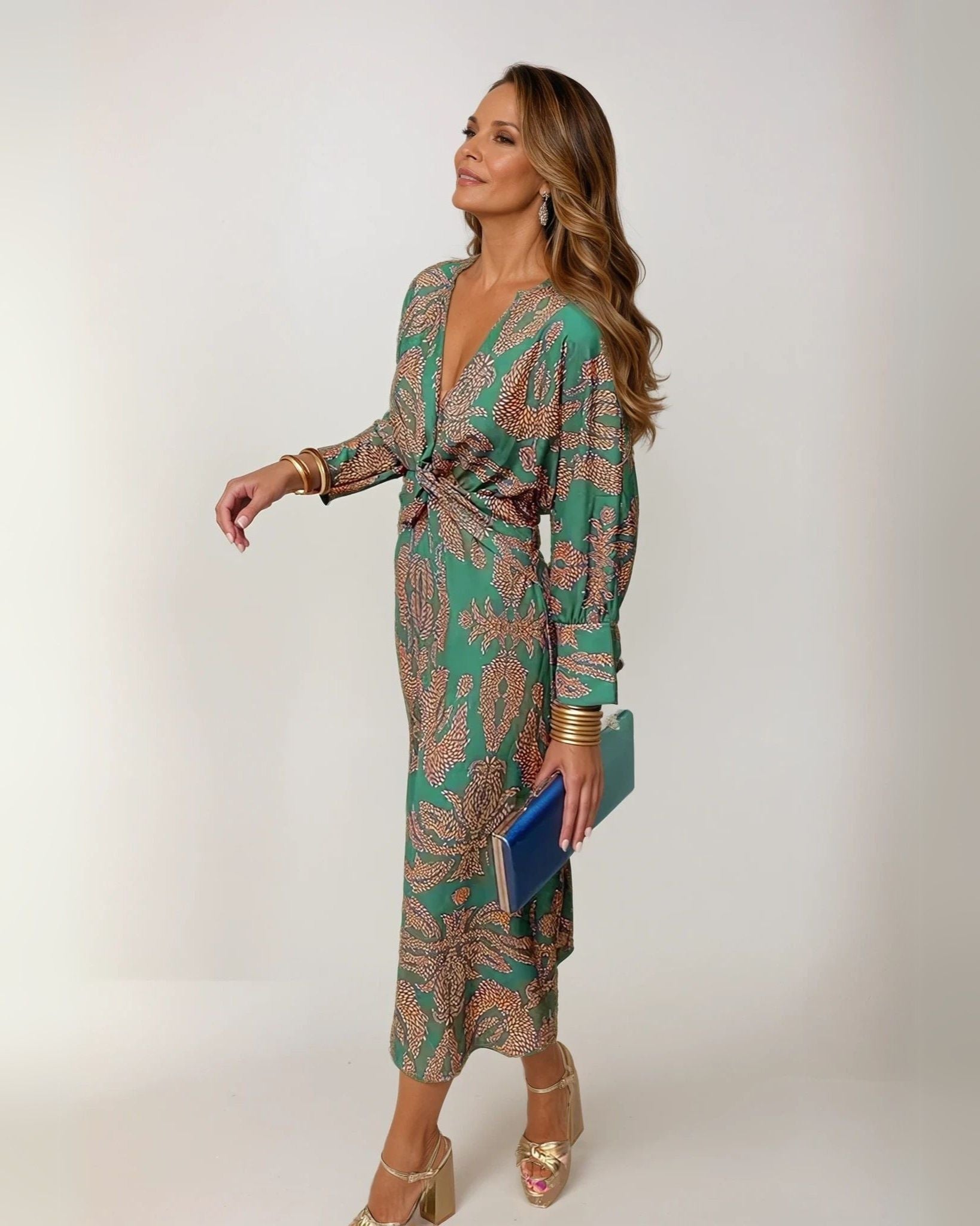 Robe mi-longue, silhouette fluide et élégante. - 4