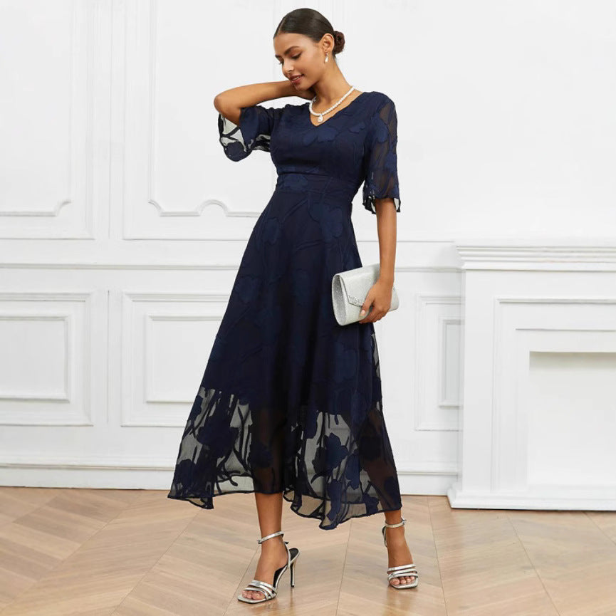 Robe midi élégante avec broderie florale chic. - 3